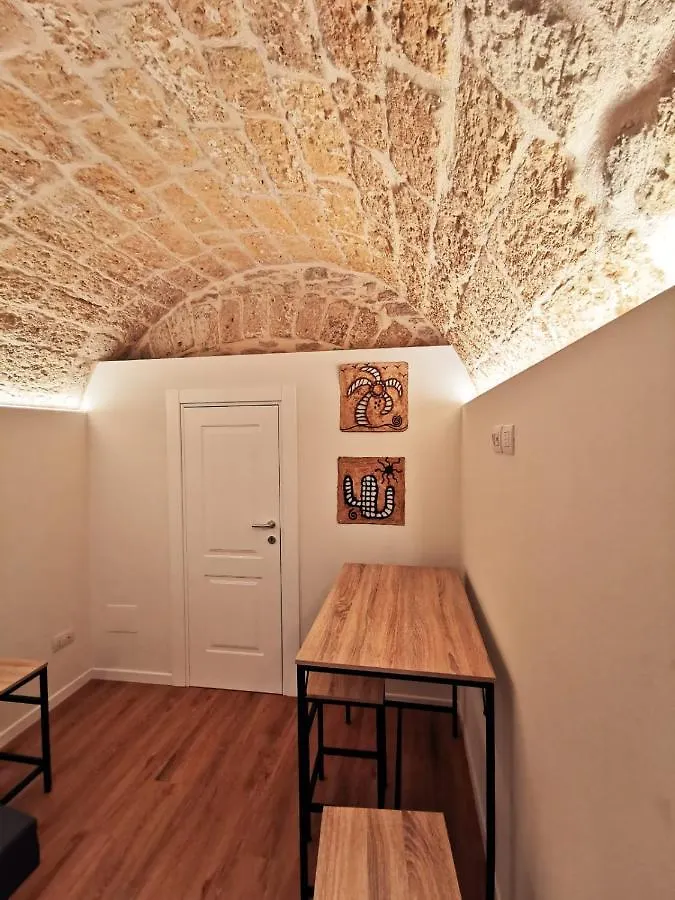 Corte San Triggiano 13 Citta Vecchia, בארי 0*,  איטליה